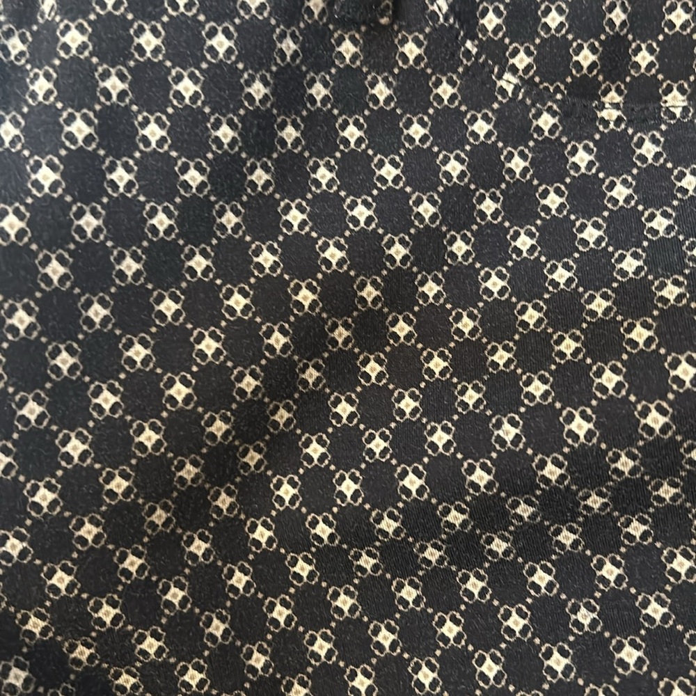 Stylish Black and White Patterned Women's Cropped Pants - Picture 2 of 9